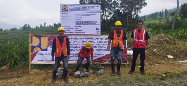 Grounbreaking rekonstruksi jalan akses Embung Bansari, Kabupaten Temanggung mulai dilakukan, Senin (22/8/2022). Foto: ari/Tugu Jogja