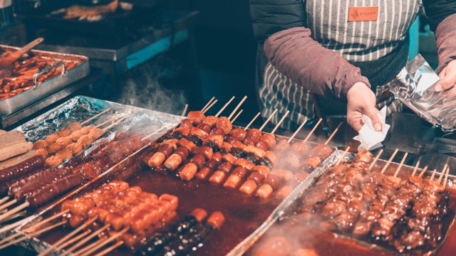 Ilustrasi gambar kuliner street food Korea. Unsplash.com