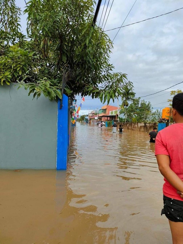 Hujan deras selama 10 jam, banjir kepung Kota Sorong