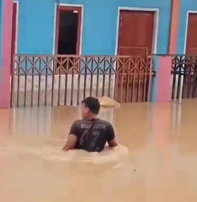 Banjir menggenangi hampir semua wilayah di Kota Sorong, Selasa (23/8)