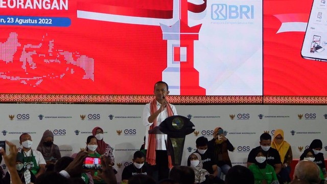 Menteri Investasi sekaligus Kepala BKPM Bahlil Lahadalia di acara Pemberian NIB kepada Pelaku UMK Perseorangan di GOR Lembah UGM, Selasa (23/8/2022). Foto: Arfiansyah Panji Purnandaru/kumparan