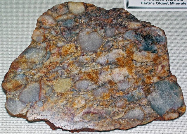 Batuan dari formasi geologi Jack Hills, Australia, berusia 4,4 miliar tahun. Foto: James St. John