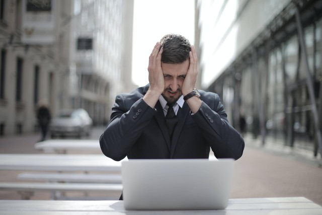 Vertigo adalah kondisi yang membuat penderitanya merasakan pusing. Foto: Pexels.com