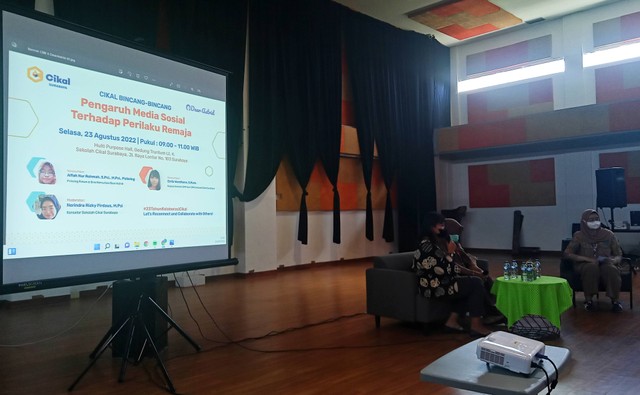 Seminar bertajuk 'Pengaruh Media Sosial Terhadap Perilaku Remaja', yang digelar Sekolah Cikal Surabaya. Foto: Masruroh/Basra