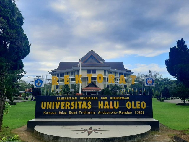 Gedung Rektorat Universitas Halu Oleo. Foto: Dok kendarinesia.