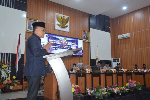 Wali Kota Hadianto saat memberikan sambutan pada acara pelantikan dan pengambilan sumpah jabatan Ketua DPRD Kota Palu di ruang sidang Utama DPRD Kota Palu, Selasa 23 Agustus 2022. Foto: Dok. Pemkot Palu