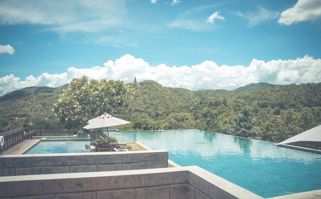 Rekomendasi Hotel dengan Infinity Pool di Bogor dan Puncak, Foto: Unsplash/SUTTIPONG SURAK