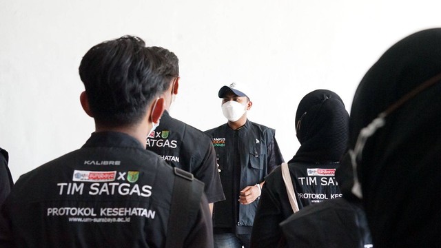 Tim satgas prokes UM Surabaya (Dok/Foto/Humas)