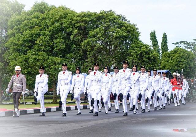 Baris berbaris Pasukan Pengibar Bendera Pusaka dalam HUT ke 77 RI ke 2022 di Kota Tidore Kepulauan, Maluku Utara. Dok: Humas dan Protokoler Pemkot Tidore.
