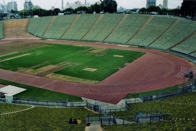 Cara ke Stadion Madya Senayan, foto unplash, Sam Marx