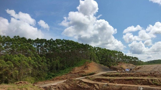 Pembangunan Jalan Lingkar Sepaku, akses jalan nasional utama ke IKN Nusantara. Foto: PUPR