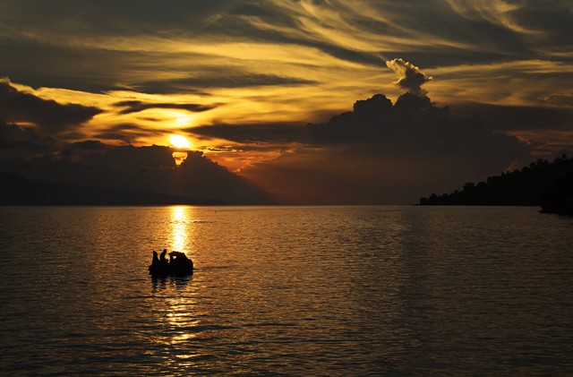 Danau di Tangerang, Foto ini hanya ilustrasi dan bukan tempat sebenarnya. Sumber: Unsplash/Fadli Azhari