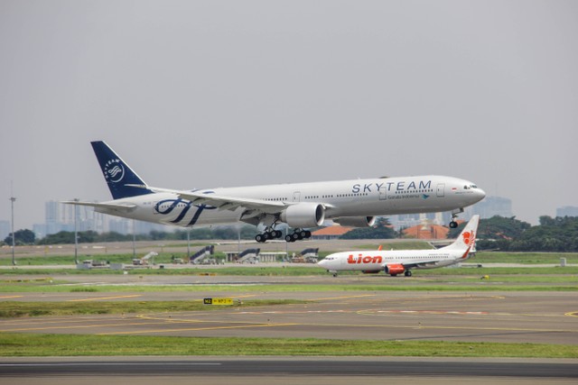 Cara Naik Pesawat di Bandara Soekarno-Hatta, Foto: Unsplash/Fasyah Halim