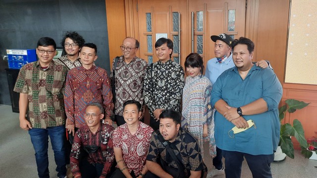Komika Indonesia menyambangi Pengadilan Niaga Jakarta Pusat, Kamis (25/8/2022).
 Foto: Alexander Vito/kumparan