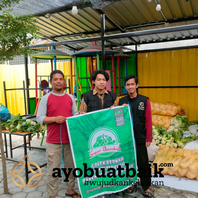 Komunitas Sayur Barokah  Bagikan 1 Ton Sayur Untuk Warung Makan Gratis SIJUM