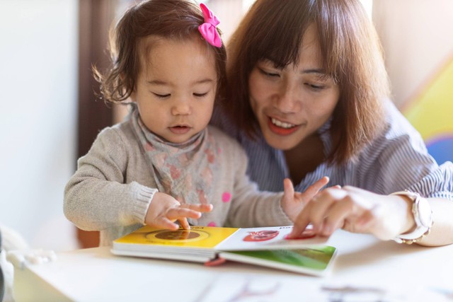 Ilustrasi anak belajar mengenal warna. Foto: pikselstock/Shutterstock