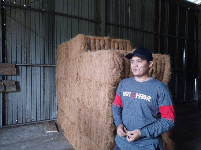 Ketua Koperasi Produsen Mitra Kelapa Pangandaran, Yohan Wijaya Nurahman. Foto: Humas Jabar