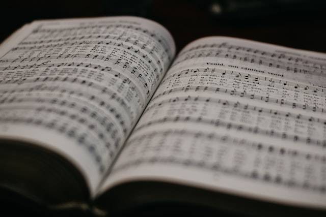 Perlengkapan yang digunakan menari dengan lagu lir ilir. Sumber: unsplash.com