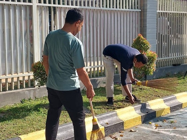 Wujudkan  Kebersihan Bersama, Bapas Klaten Mengadakan Kerja Bakti Lingkungan