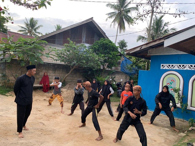 Pelatihan Silat Tradisional asal Minangkabau di Sanggar Harimau Lintau. Foto: Muhammad Fiqri Ichsan