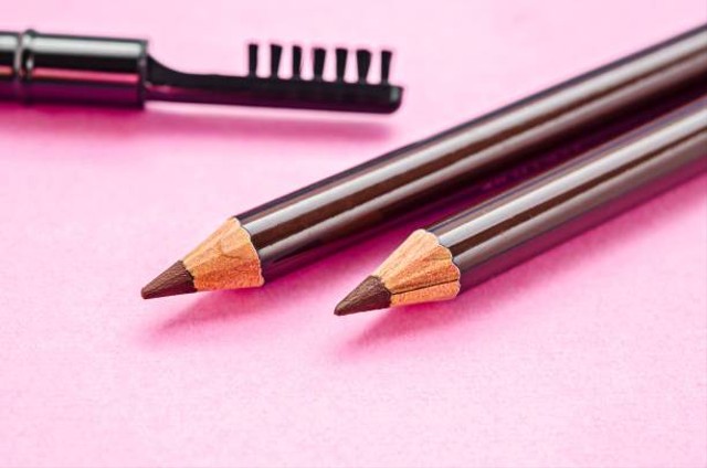 Ilustrasi rekomendasi pensil alis (Sumber: Pexels)