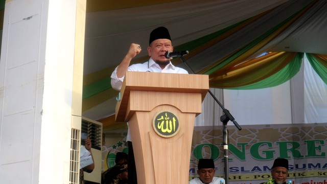 Ketua DPD RI La Nyalla Mattalitti menjadi keynote speaker di acara Kongres Umat Islam di Asrama Haji Kota Medan, Jumat (26/8/2022). Foto: Rahmat Utomo/kumparan