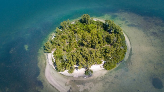 Ilustrasi pulau. Foto: Artiom Photo/Shutterstock