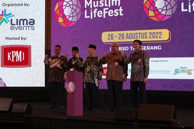 Serunya Melihat Berbagai Produk dan Industri Halal di Muslim Life Fest 2022 (461290)