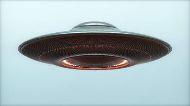 Di Balik Kegandrungan Hollywood pada UFO