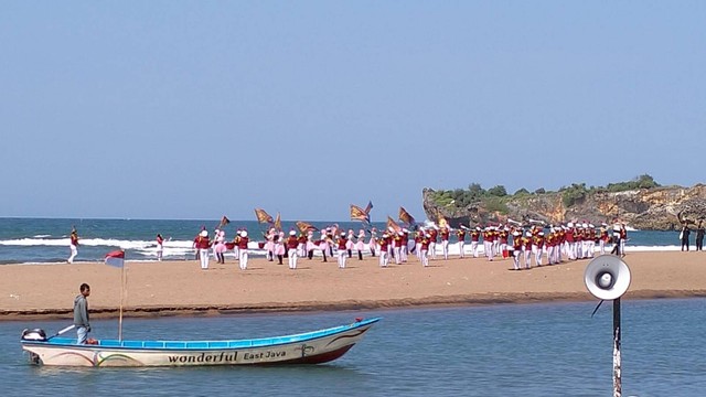 Upacara peringatan dasawarsa UU Keistimewaan DIY di Pantai Selatan, Sabtu (27/8/2022). Foto: Erfanto/Tugu Jogja