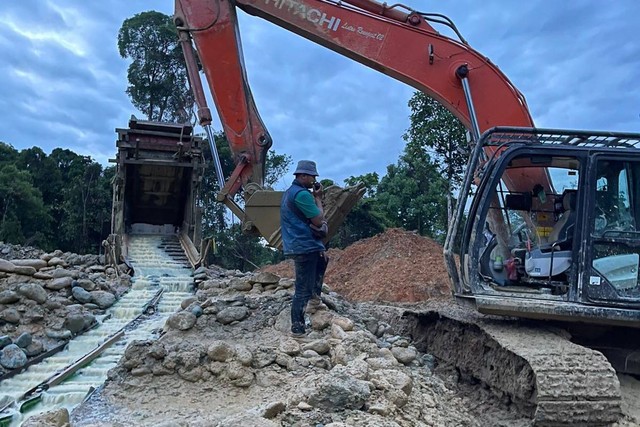 Lokasi tambang emas ilegal atau illegal mining yang digerebek polisi di Nagan Raya, Aceh. Foto: Dok. Polres Nagan Raya