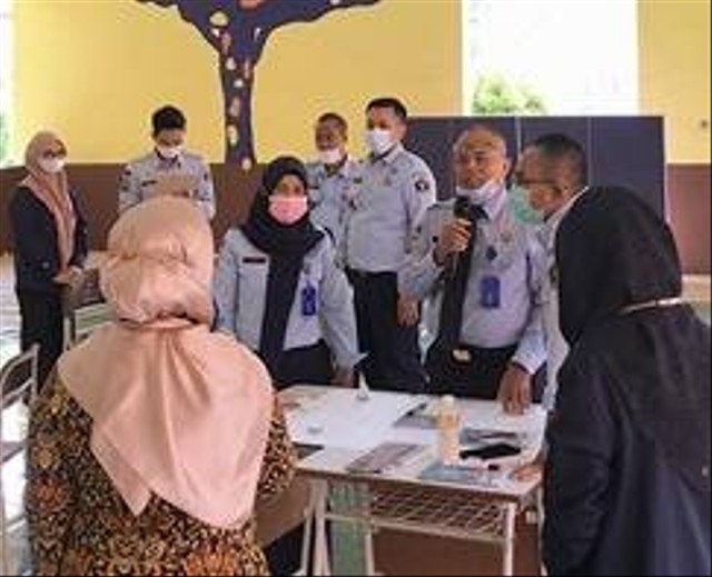 Tim The New Man's berkoordinasi dengan Ibu Kepala Lembaga Pemasyarakatan Khusus Anak (LPKA) Kelas I Tangerang Setyo Pratiwi Bc. IP,. SH untuk menggelar ToT. (Istimewa)