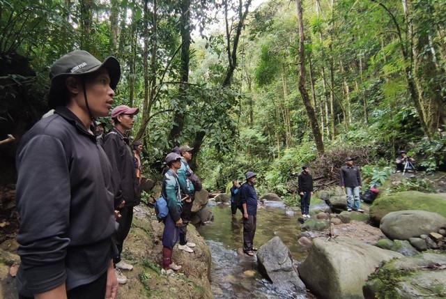 Upacara HUT RI BKSDA Kalbar bersama masayarakat di CA Gunung Nyiut. Foto: Doc. Scientific Exploration and Expedition CA Gunung Nyiut 2022, BKSDA Kalbar.