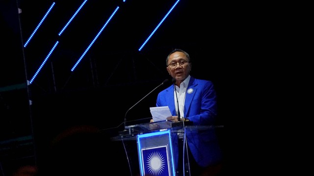 Ketua Umum Partai Amanat Nasional (PAN) Zulkifli Hasan memberikan sambutan pada acara Rakernas PAN di Istora Senayan, Jakarta, Sabtu (27/8/2022). Foto: Jamal Ramadhan/kumparan