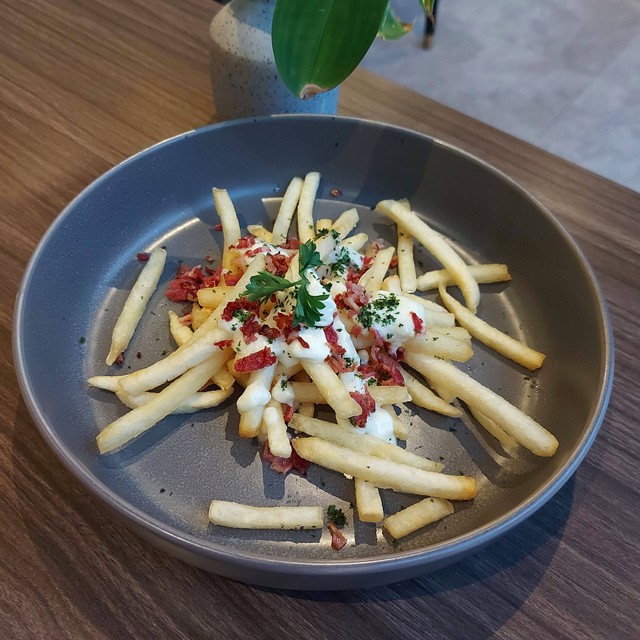 Menu makanan di Bengkel Burger Jakarta. Foto: Azalia Amadea/Kumparan
