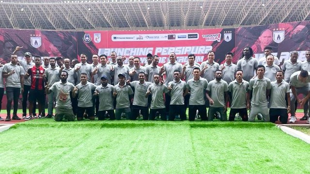 Lauching pemain Persipura di Stadion Lukas Enembe Kabupaten Jayapura. (BumiPapua.com/Katharina) 