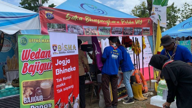 Kolaborasi pramuka dan UMKM dalam acara Festival Pramuka Jogja X Gebyar Hari UKM. Foto: Eva Mintarsih/Tugu Jogja