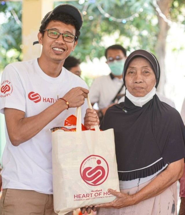 Bagi Ratusan Paket Sembako, Komunitas Heart Of Hopes Turun ke Desa Tertinggal