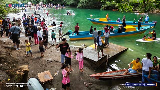 Kehadiran pengunjung di destinasi objek Wisata Bokimaruru, Halmahera Tengah, pada saat libur lebaran Idul Fitri 2021. Foto: Julfikar Sangaji/JMG