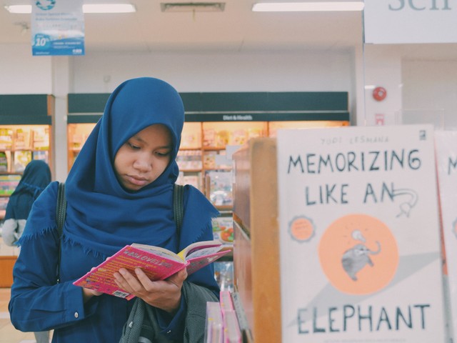  Rekomendasi Kafe Buku di Surabaya, Foto/Unsplash/Lisda Kania Yuliani