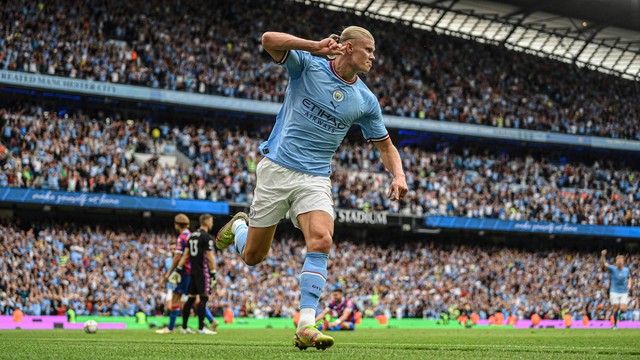 Erling Haaland, penyerang Manchester City asal Norwegia, mencetak tiga gol pada laga melawan Crystal Palace, Sabtu (27/8), di Etihad Stadium, Manchester, Inggris. Laga berakhir dengan kemenangan Manchester City 4-2 (sumber: goal.com).