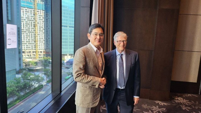 Jay Y. Lee, Vice Chairman Samsung Electronics, bersama Bill Gates, salah satu pemimpin Bill & Melinda Gates Foundation Foto: Dok. Samsung