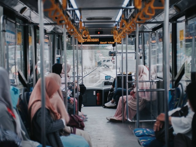 Cara ke Wisma AKR di Jakarta Barat dengan TransJakarta. Sumber: Unsplash/Heru Eko Saputro