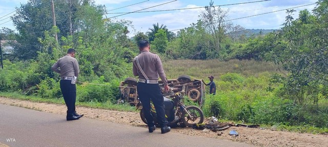 Kecelakaan melibatkan mobil dan motor di Kecamatan Tanggetada, Kolaka terjadi pada Senin (29/08) pagi. Foto: Istimewa