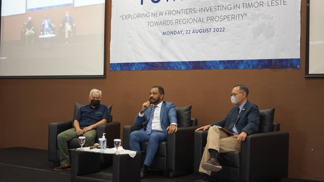 Menteri Koordinator Urusan Ekonomi Timor Leste, Fidelis Leite Magalhães (tengah) menjawab pertanyaan dari peserta Power Talk yang bertajuk 'Investing in Timor-Leste Towards Regional Prosperity' di Kampus IPMI, Kalibata, Jakarta, Senin, 22 Agustus 2022. (Fajri/IPMI Campus)