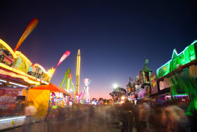 Tempat Hangout Asik di Medan Malam Hari/ Foto hanya ilustrasi bukan tempat sebenarnya, https://unsplash.com/@sdh_photos