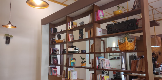 5 Rekomendasi Kafe Buku di Malang yang Menarik, Google street view Bohemian Cafe