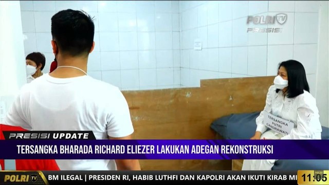 Rekonstruksi di rumah pribadi Irjen Ferdy Sambo di Jalan Saguling, Duren Tiga, Jakarta Selatan (30/8/2022). Foto: Youtube/Polri TV
