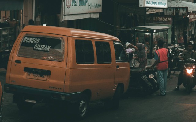 rute angkot semarang. sumber foto : unsplash/william.