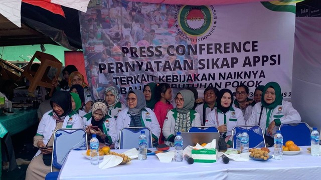 Press Conference Pernyataan Sikap APPSI terkait Kebijakan Naiknya Bahan Kebutuhan Pokok, Pasar Minggu, Selasa (30/8/2022). Foto: Nabil Jahja/kumparan